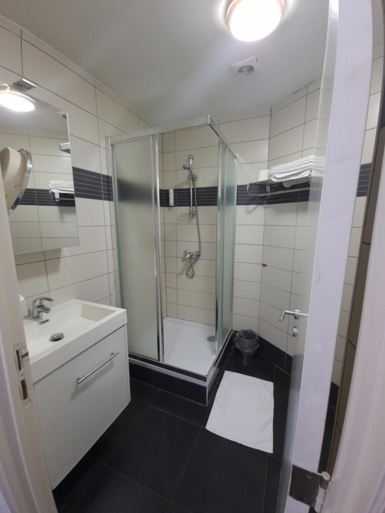 Sky Apart Hotel - Hotel Eurocap Jette Экстерьер фото