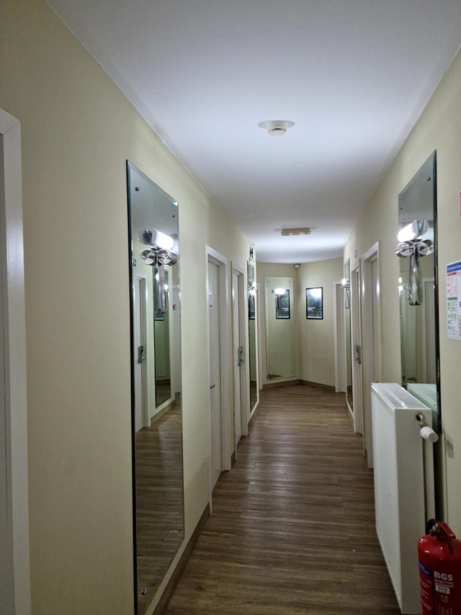 Sky Apart Hotel - Hotel Eurocap Jette Экстерьер фото